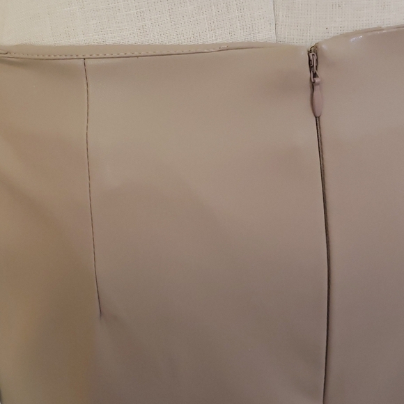 G.I.L.I. Women's Pencil Skirt in Tan - Picture 3 of 5